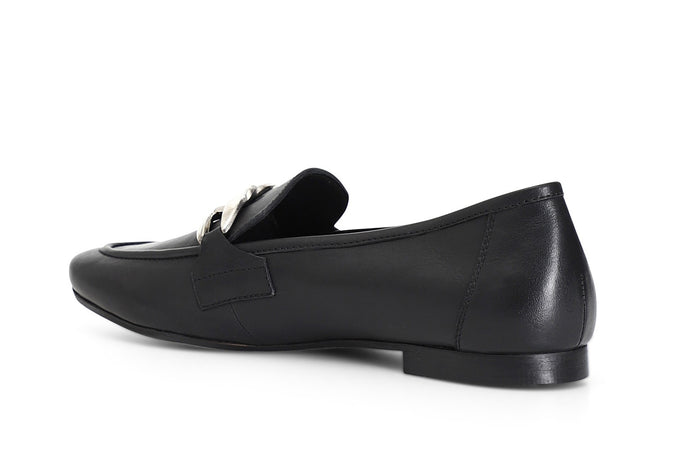 MOCASSINO IN PELLE CON CATENA