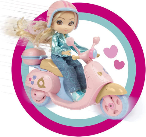 Unique Eyes - Amy con scooter