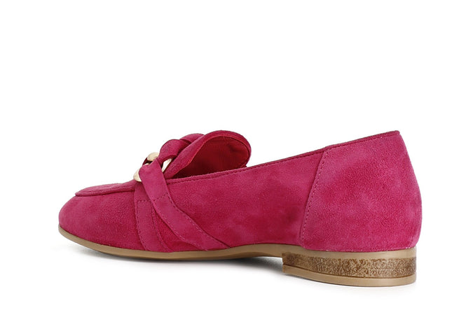 MOCASSINO IN PELLE SCAMOSCIATA CON MORSETTO CATENA