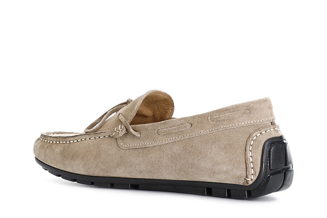 MOCASSINO IN PELLE SCAMOSCIATA E FIOCCO