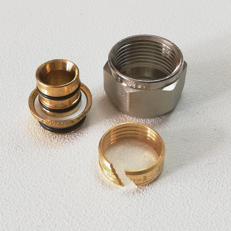 Adattatore da 16mm attacco 3/4" x 18mm per tubo multistrato