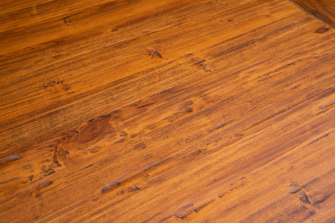 Biscottini Tavolo allungabile Country fatto a mano in legno massello di tiglio struttura bianca anticata piano noce Made in Italy