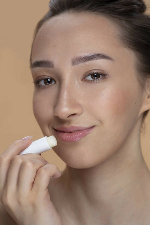 2x Atokirina Lip Balm Burro Di Cacao Protettivo Sp15 – Balsamo per Labbra Protettivo E Nutriente Con Cera D'api , Burro Di Karitè E Vitamina E 100% Naturale Atokirina Beauty