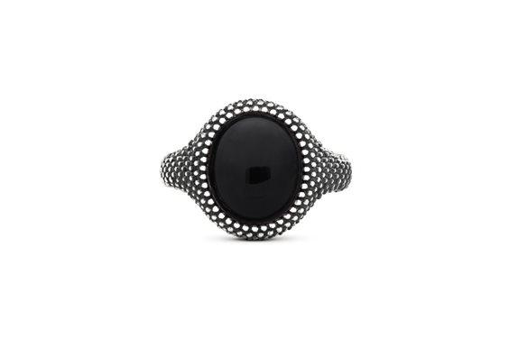 NOVE25 - ANELLO CHEVALIER OVALE PUNTINATO CON PIETRA ONICE