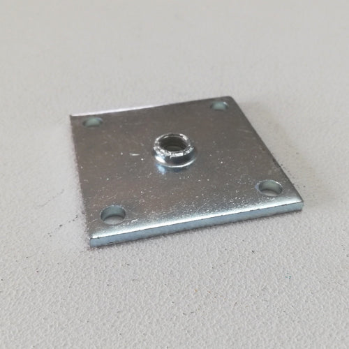 Piastrina 50x50x3mm in acciaio zincato foro M8 - 5pz