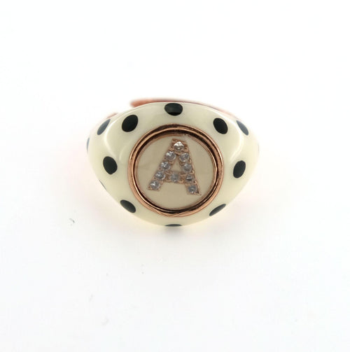 Versari - Anello smaltato a mano con lettera A di zirconi bianchi incastonati