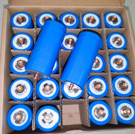 BATTERIA 32700 3C LIFEPO4 3,2V 6000mah Litio Ferro Fosfato Con Vite Terminali Per Pacchi Batteria Pannelli Solari Monopattini Robotica
