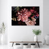 Quadro su tela, Un bouquet di fiori su uno sfondo scuro