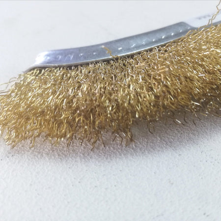 Spazzola filo acciaio manico resina