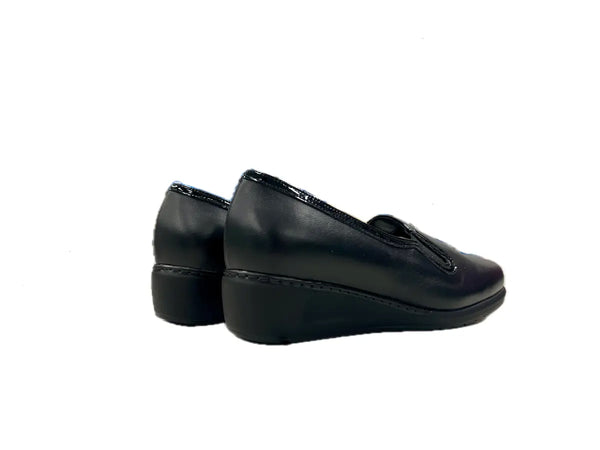 comfort Scarpa slip on donna in pelle nera con elastici C3I2250