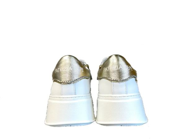 PATRIZIA PEPE Sneakers donna in pelle bianca e logo platino