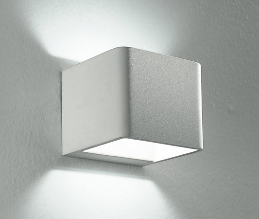 Applique bianca dalla forma cubica con luce led 6 watt 3500 kelvin