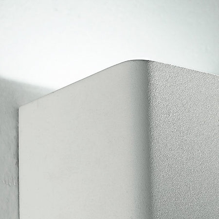 Applique bianca dalla forma cubica con luce led 6 watt 3500 kelvin