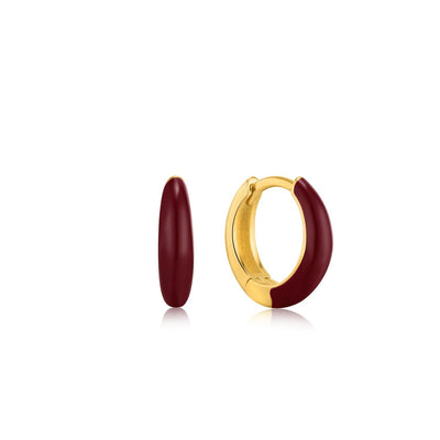 ANIA HAIE - Orecchini a cerchio Huggie eleganti in oro smaltato rosso bordeaux