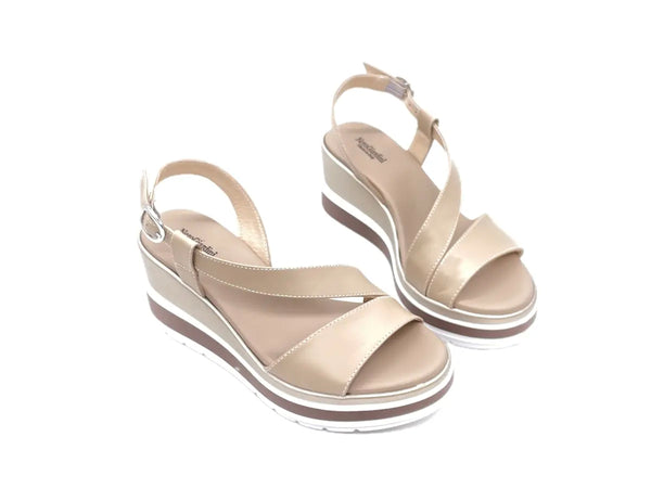 NERO GIARDINI Sandali donna con zeppa in pelle colore lino