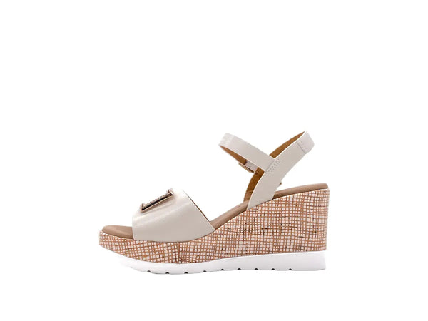 MODA ITALIA Sandali donna in pelle colore avorio con zeppa