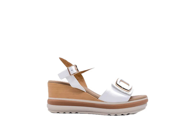 MODA ITALIA Sandali donna in pelle bianca con strappo