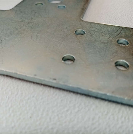 Piastra di fissaggio zincata a "T" 145x158mm per ancoraggi di travi legno