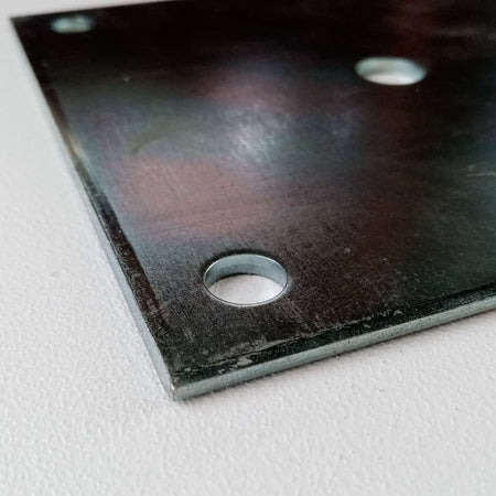 Piastra zincata 230x230mm per fissaggi a pavimento e muro