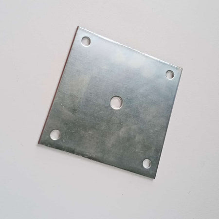 Piastra zincata 150x150mm per fissaggi a pavimento e muro