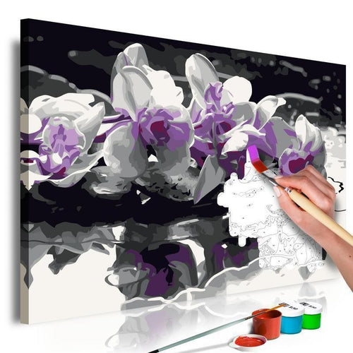 Quadro fai da te Orchidea viola (sfondo nero e riflesso nell'acqua)