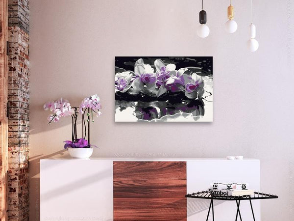 Quadro fai da te Orchidea viola (sfondo nero e riflesso nell'acqua)