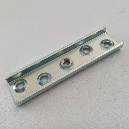 Ibfm art. 327 M8 piastra di fissaggio in acciaio zincata per carrelli scorrevoli