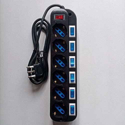 Multipresa nera da 6 posti universali con 7 interruttori cavo da 1,5mt