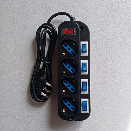 Multipresa nera da 4 posti universali con 5 interruttori cavo da 1,5mt