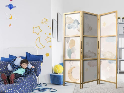 Paravento giapponese - Fairy-Tale Moon - Moon with Balloons Among Clouds and Stars in Subdued Colors on a Light Beige Ba