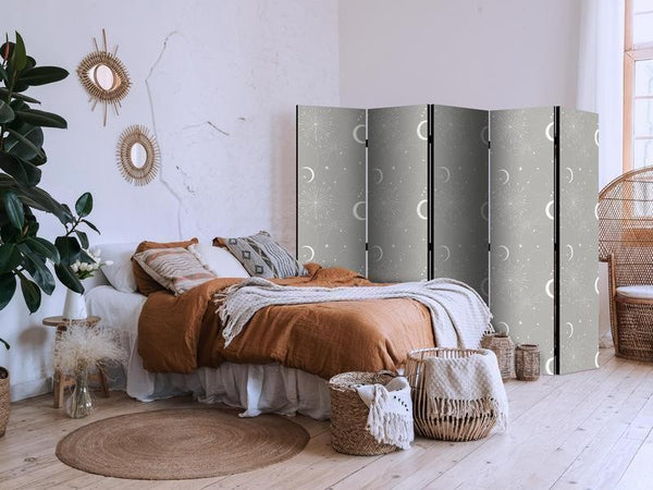 Paravento - Cosmic Fireworks - Elegant Pattern with Moons and Stars on a Gray Background