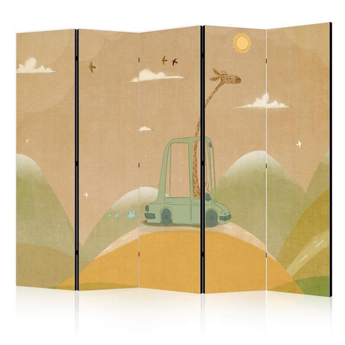 Paravento - Dreamy Traveler - Giraffe Driving a Car on a Beautiful Sunny Day