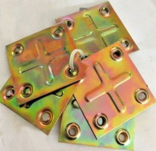 4-PEZZI---PIASTRINE-NERVATE-FORATE-PER-GIUNZIONE-MOBILI-50x50MM---IN-ACCIAIO-TROPICALIZZATO