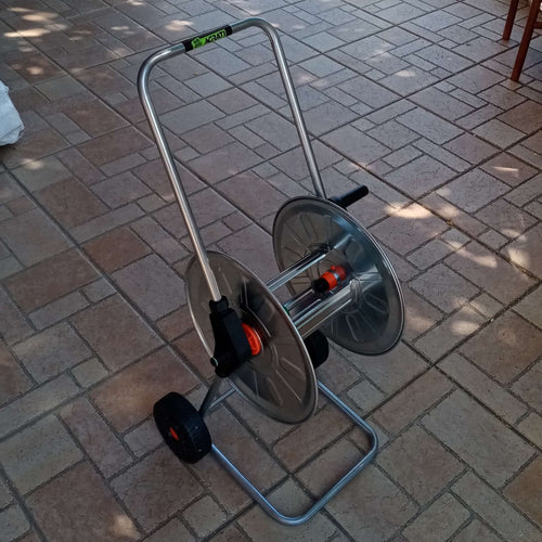 Carrello avvolgitubo da giardino su ruote