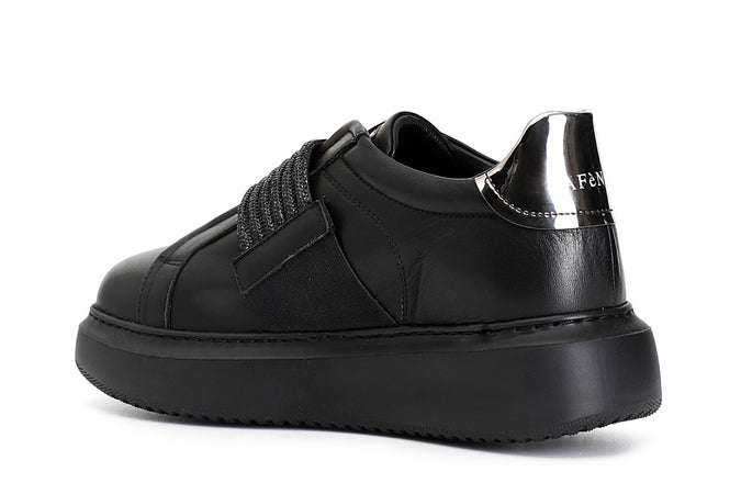 SNEAKERS IN PELLE CON ACCESSORIO STRASSE ELASTICI
