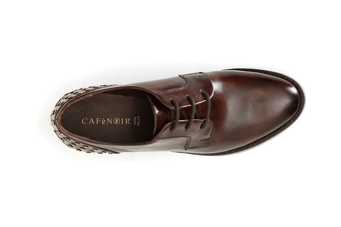 SCARPA ALLACCIATA IN PELLE CON BORCHIE