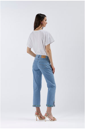 PANTALONE BOOT CUT CON RICAMO AL FONDO