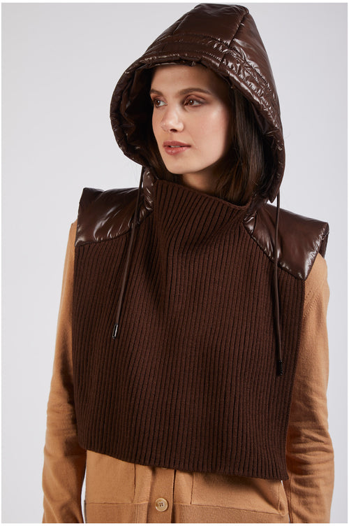 CAPPUCCIO CON DAVANTI IN MAGLIA