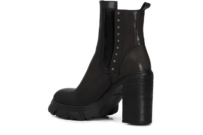 TRONCHETTO IN PELLE CON ELASTICO E BORCHIE