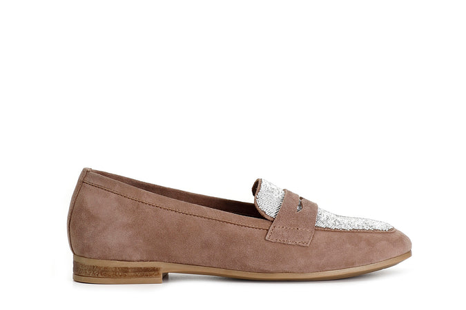 MOCASSINO IN PELLE SCAMOSCIATA CON VASCHETTA STRASS