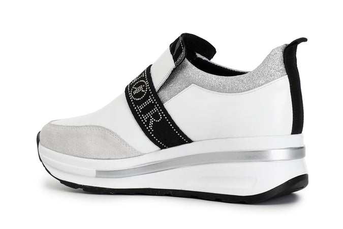 SLIPON IN PELLLE CON FASCIA LOGO STRASS