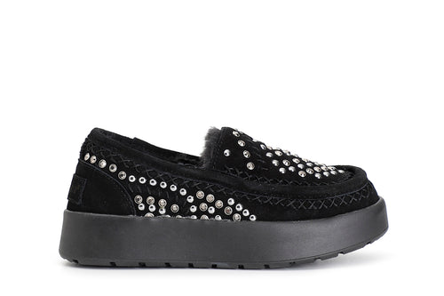 MOCASSINO IN PELLE SCAMOSCIATA CON STRASS BORCHIE E INFILATURE