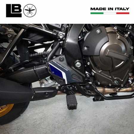 Adesivi 3D Protezioni Battitacco moto compatibili con Suzuki V-Strom 800DE