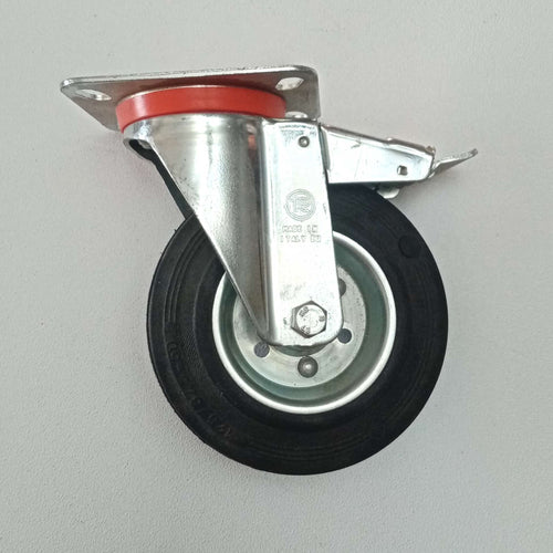 Ruota in gomma da 150mm standard con piastra girevole e freno