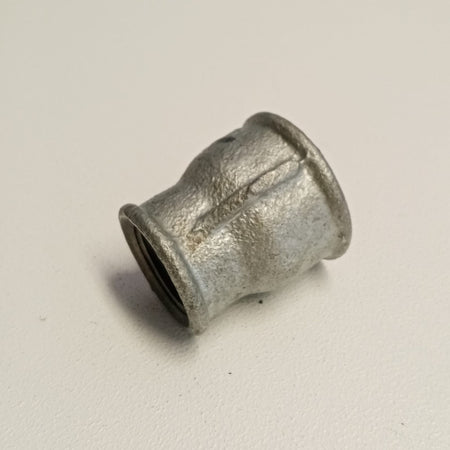 Raccordo FF 1/2''x3/8''  manicotto giunzione ridotta di ghisa zincata malleabile
