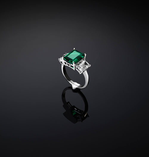 CHIARA FERRAGNI  @ -  ANELLO TRILOGY EMERALD