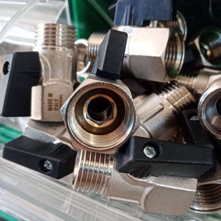 Valvola a sfera saracinesca mini MF da 1/2" leva corta nera