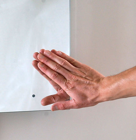 Specchio da bagno con illuminazione Led integrata e interruttore ottico