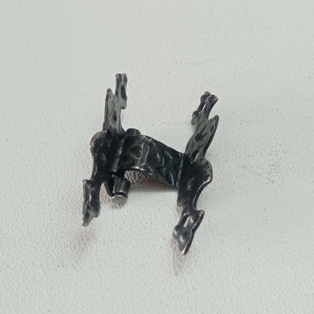 Cerniera da 67x38mm ali zancate stile ferro battuto verniciata fumè