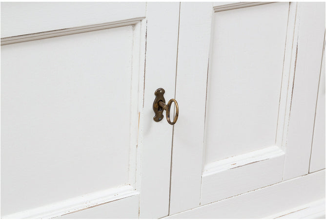 Biscottini Mobile porta tv Country in legno massello di tiglio finitura bianca anticata L150xPR51xH56 cm. Made in Italy